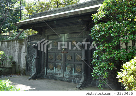 Shiba Zojoji sectarian garden Middle gate in front of public treasure tower Shiba Zojoji sectarian garden Middle gate in front of public treasure tower 3323436