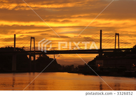 Onomichi Ohashi in the morning glow 3326852