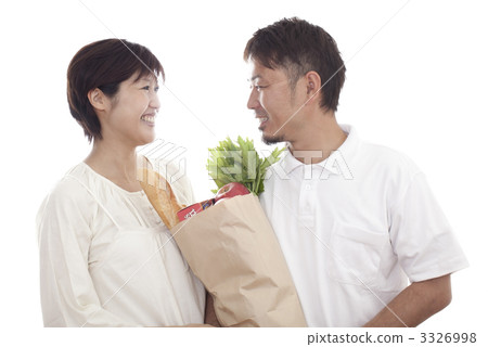 A couple who shopped 3326998