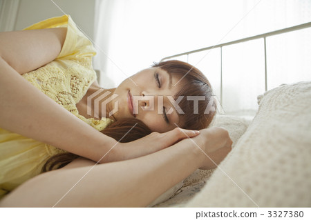 to lye down, to sleep, nap 3327380