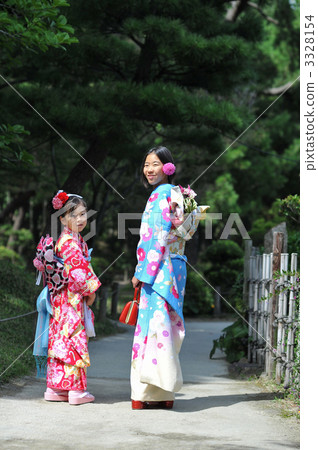 Sister of the fine clothes Sister of the fine clothes 3328154