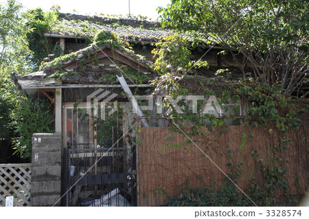 Unoccupied house 3328574