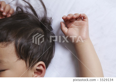 Hand of a sleeping child Hand of a sleeping child 3329134