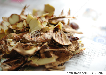 Chestnut's astringent skin 3329202