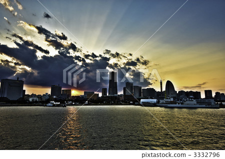 Evening scenery of Minato Mirai (from Yokohama-shi Naka-ku, Otsanbashi) 3332796