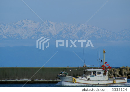 Tateyama mountain range from Noto Tateyama mountain range from Noto 3333124