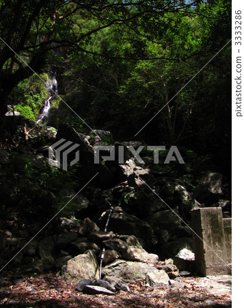 Natural water drawn from the waterfall of Funangyo 3333286