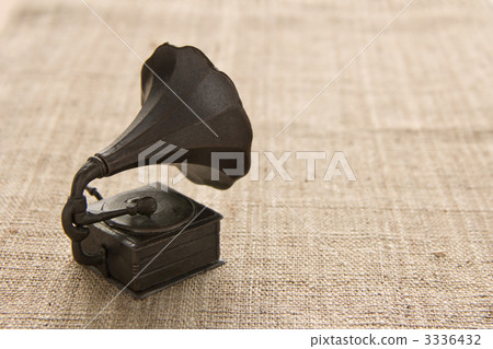 Miniature gramophone 3336432