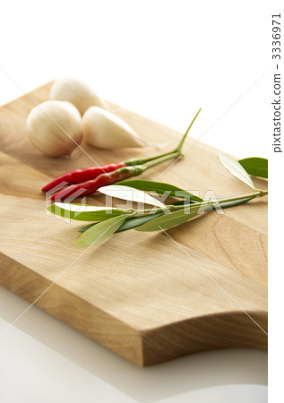 Garlic, Capsicum and olive leaves 3336971