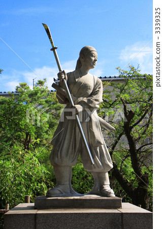 A stone statue of white flower and Takko Nakano scattered in Aizu 3339325