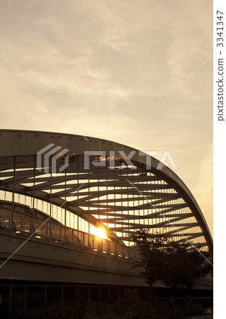 落在銀色橋樑的日落 落在銀色橋樑的日落 3341347