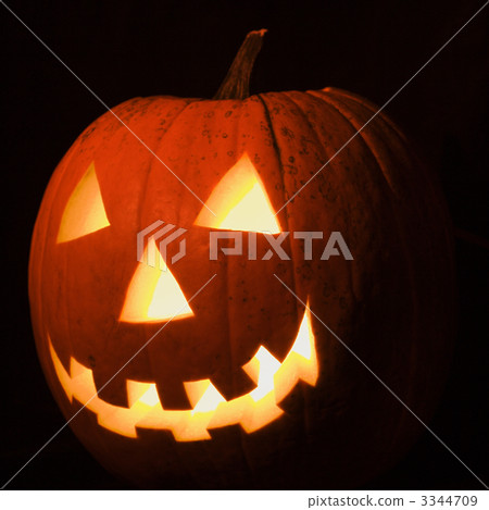 Glowing jack-o'-lantern. 3344709