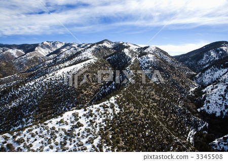 Snow Covered Mountain Peaks Snow Covered Mountain Peaks 3345508