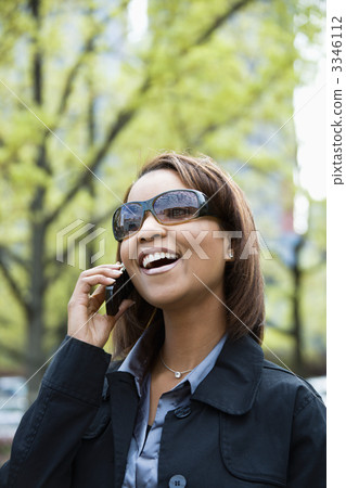 Woman on cellphone 3346112