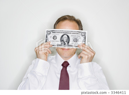 Businessman with cash 3346411