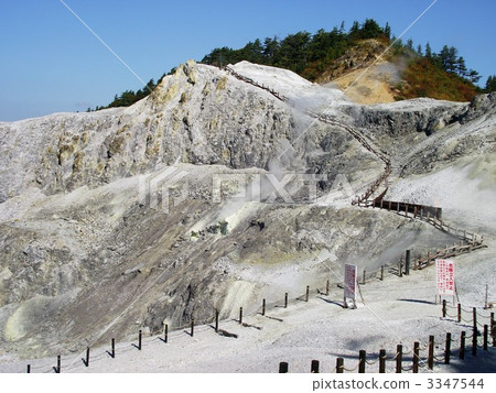 川原地獄是一個神聖的地方，有立山和立山 3347544