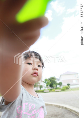 A 3 year old girl with a shovel 3348752