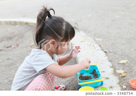 Three year old girl playing in the sandbox Three year old girl playing in the sandbox 3348754