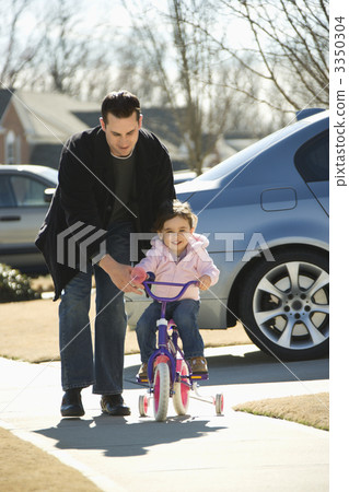 Father and daughter. 3350304