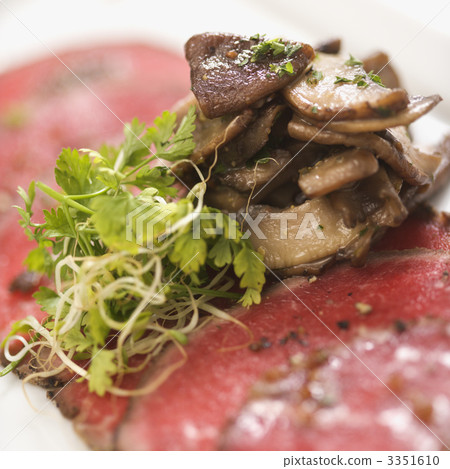 Beef carpaccio with mushrooms. 3351610