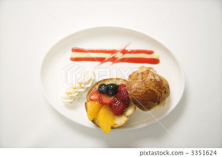 Fruit brioche. Fruit brioche. 3351624