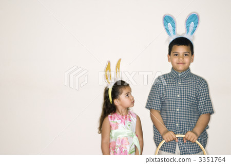 Kids wearing bunny ears. 3351764