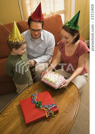 Family birthday party. 3351909