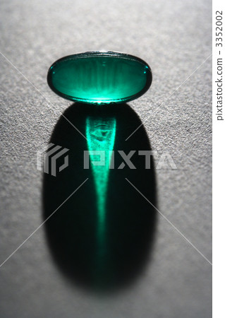 Green Capsule Pill. 3352002