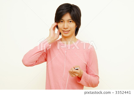 一個人聽音樂 3352441