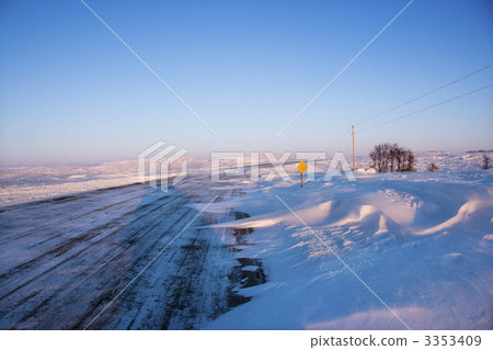 Icy road. 3353409