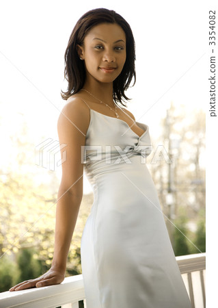 Portrait of attractive woman. 3354082