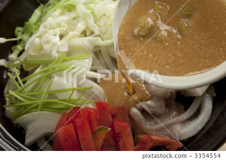 pig miso who pot, pig poacher, food cooked in a pot 3354554