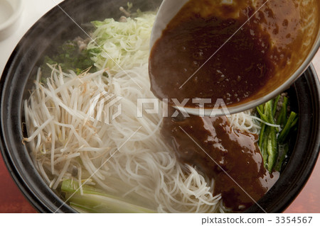 鍋裡煮好的食物 用鍋烹飪 泡菜鍋 3354567