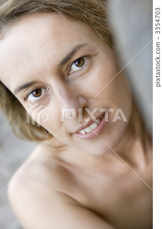 Nude woman smiling. 3354703