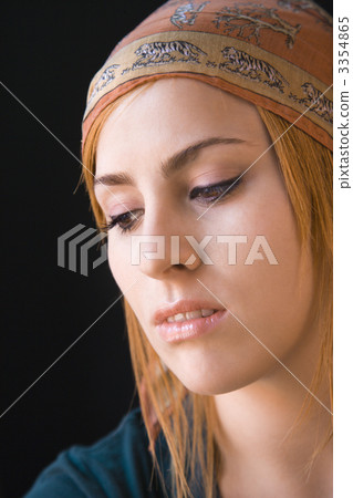 Woman thinking 3354865