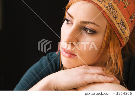 Thinking woman 3354866