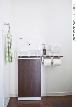 Newly built toilet 3356041