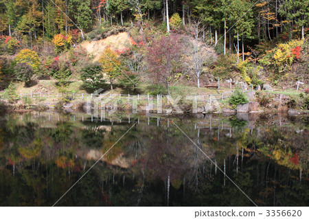 A mountain reflected in the pond in the four seasons town 3356620