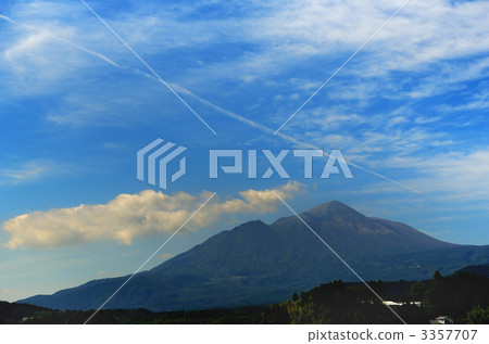 高千穗峰在秋天的天空 高千穗峰在秋天的天空 3357707