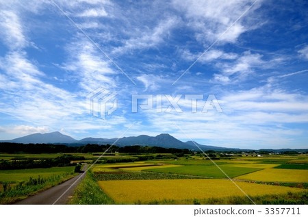 霧島山脈在秋天的天空 3357711