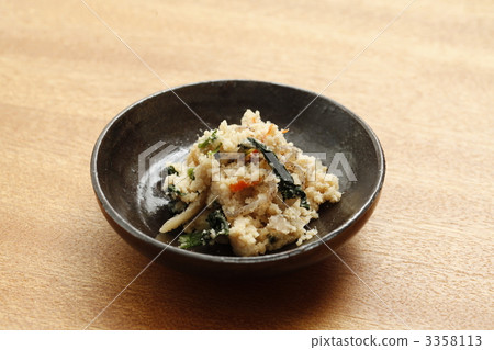 small dish, meal of dainty and refined japanese dishes, each served individually 3358113