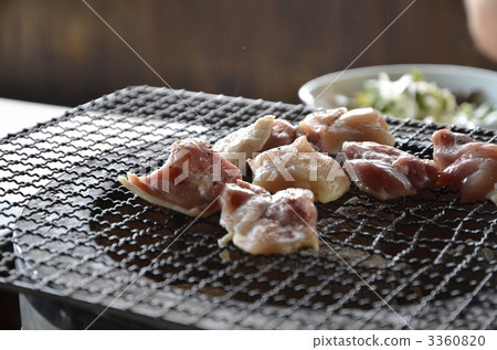 當地雞肉的木炭燒烤 3360820