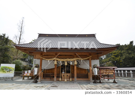Three pillar shrine 3360854