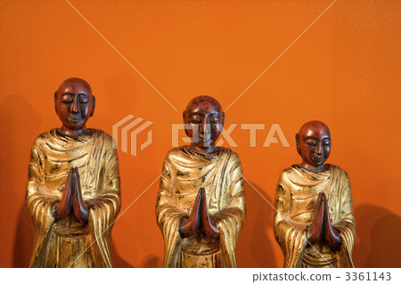 Wooden statues. Wooden statues. 3361143