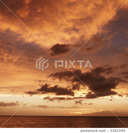 Beautiful sunset over the Pacific. 3362344