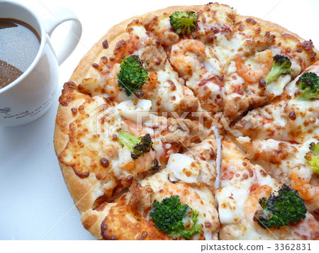 Seafood pizza and coffee 3362831