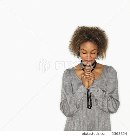 Woman praying 3362834