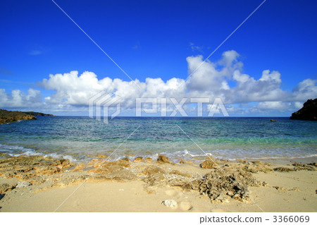 To the beach To the beach 3366069
