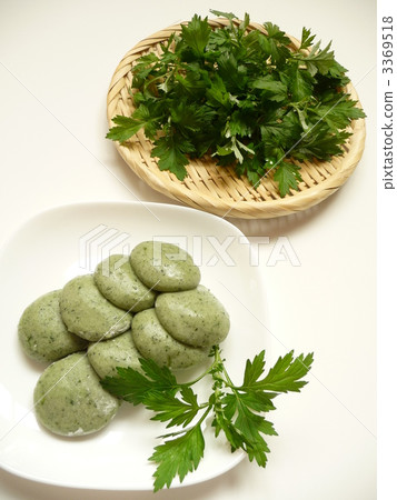 Wormwood mochi and freshly pickled wormwood 3369518