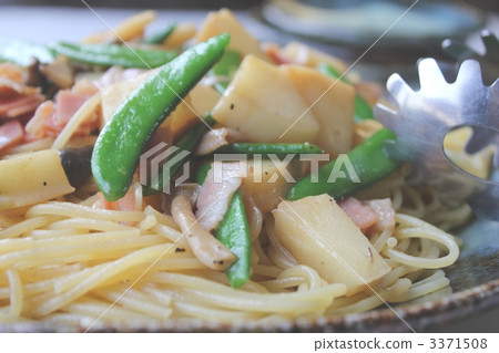 日式麵食用竹子和培根 3371508